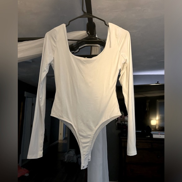 Scoop Neck Long Sleeve Bodysuit - Picture 3 of 4